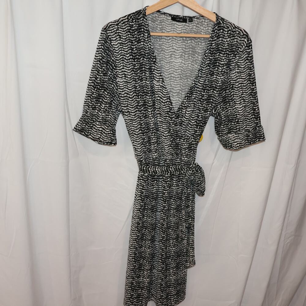 NWOT Apt 9 Dress Cross over Knee Length Short Sleeves Cuffed Black White